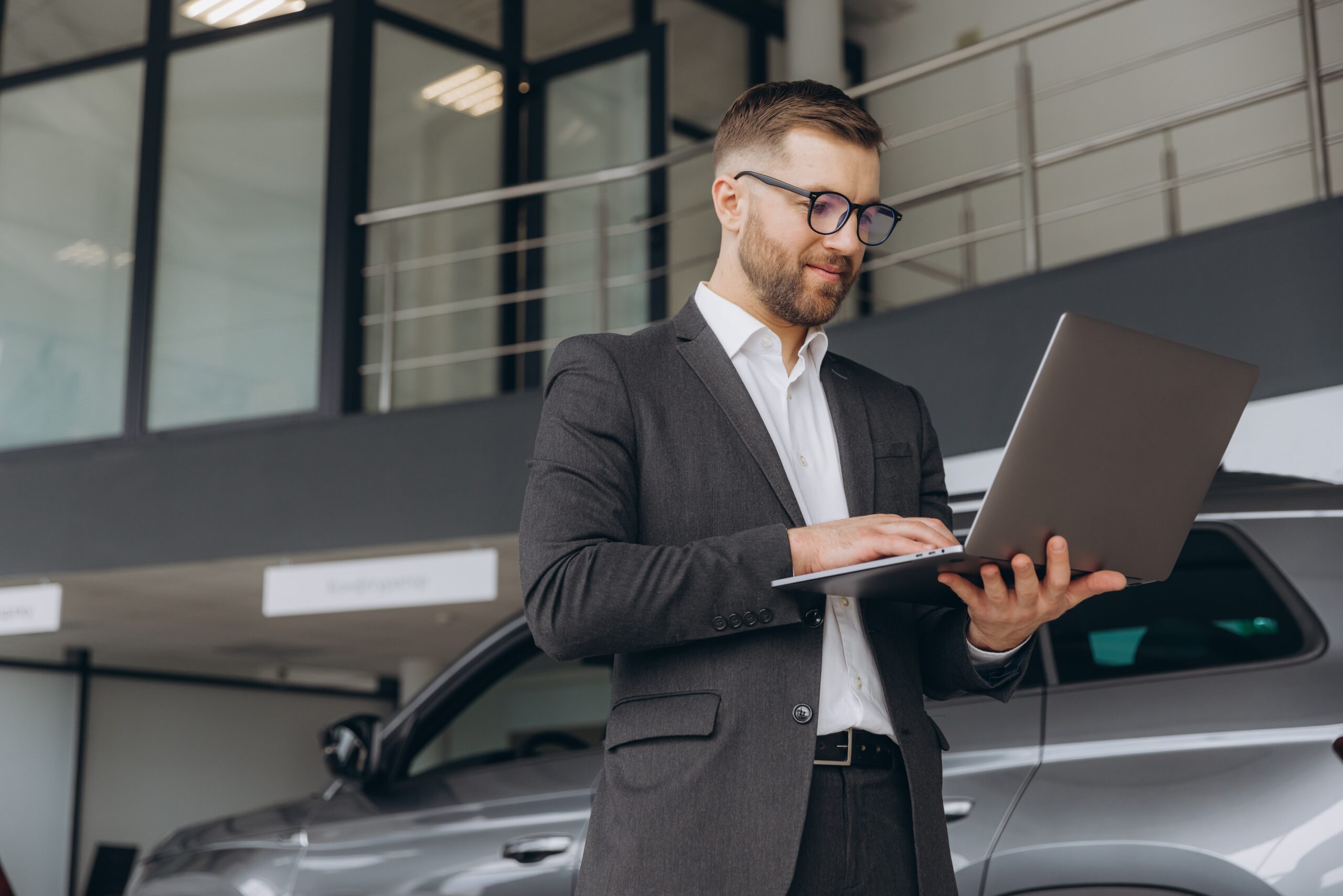 Modern,Bearded,Man,In,Glasses,And,Suit,Vehicle,Sales,Consultant Call Center Benefits
